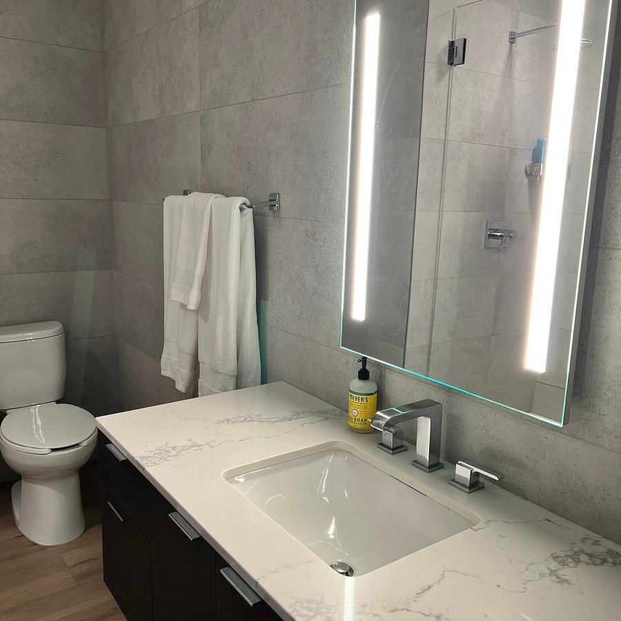 The Berkeley Hotel — Bathroom