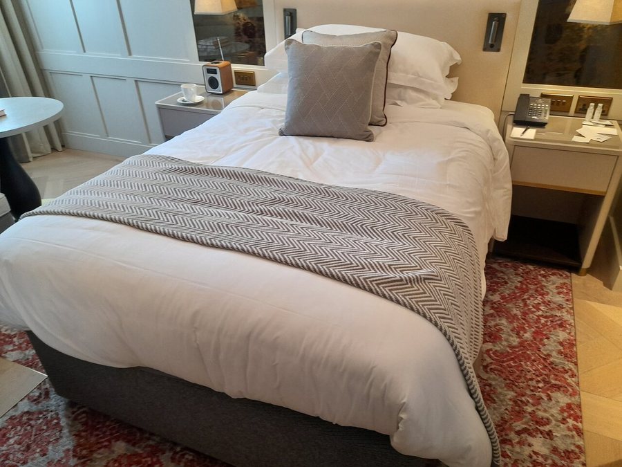 The Biltmore Mayfair — Guest room