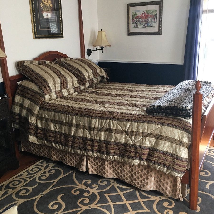 The Birchwood Inn and Tavern — Guest room