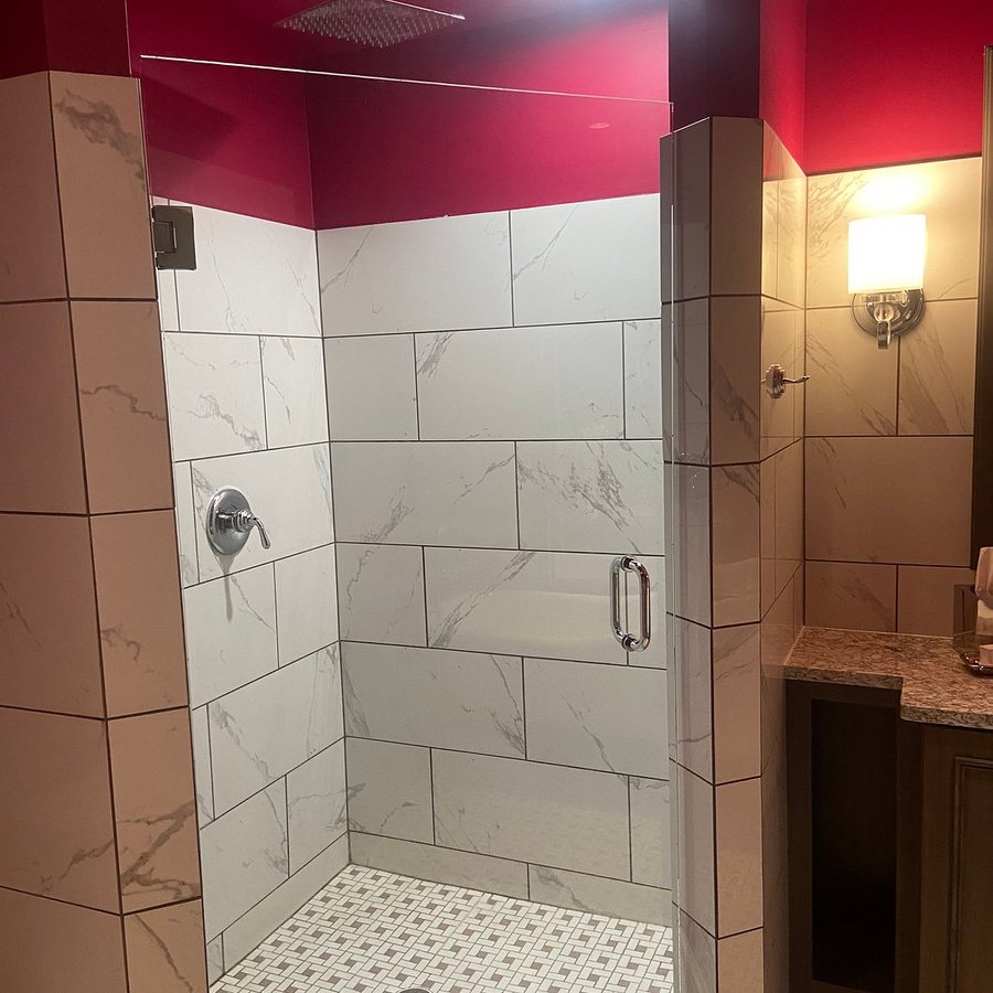 The Birchwood — Bathroom