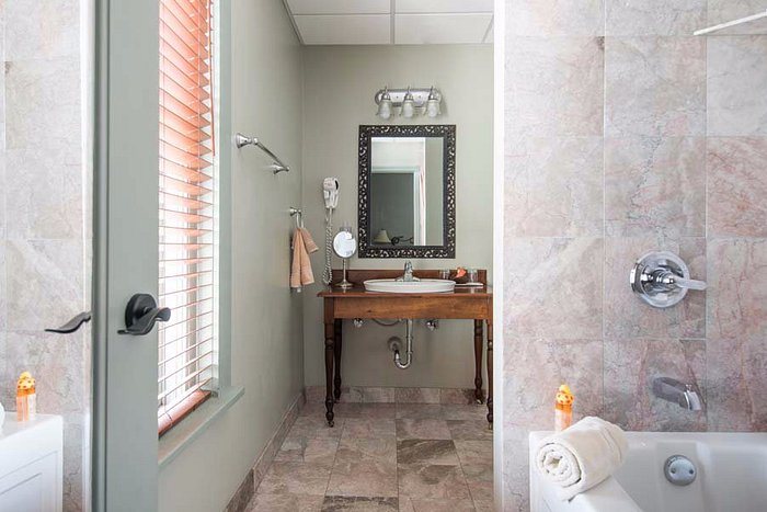 The Black Hawk Hotel — Bathroom