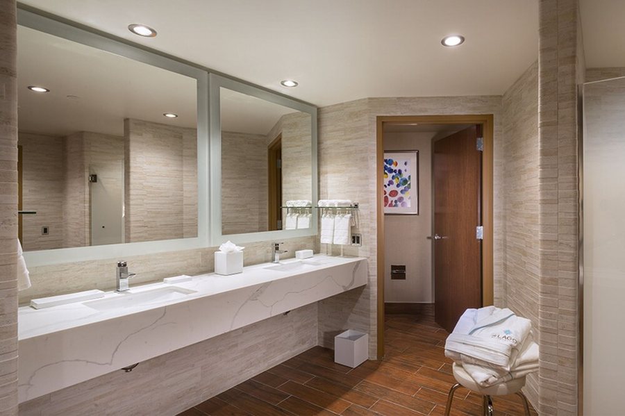The Black Sheep Inn — Bathroom
