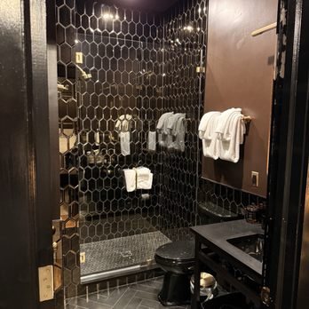 The Blackbird Hotel — Bathroom