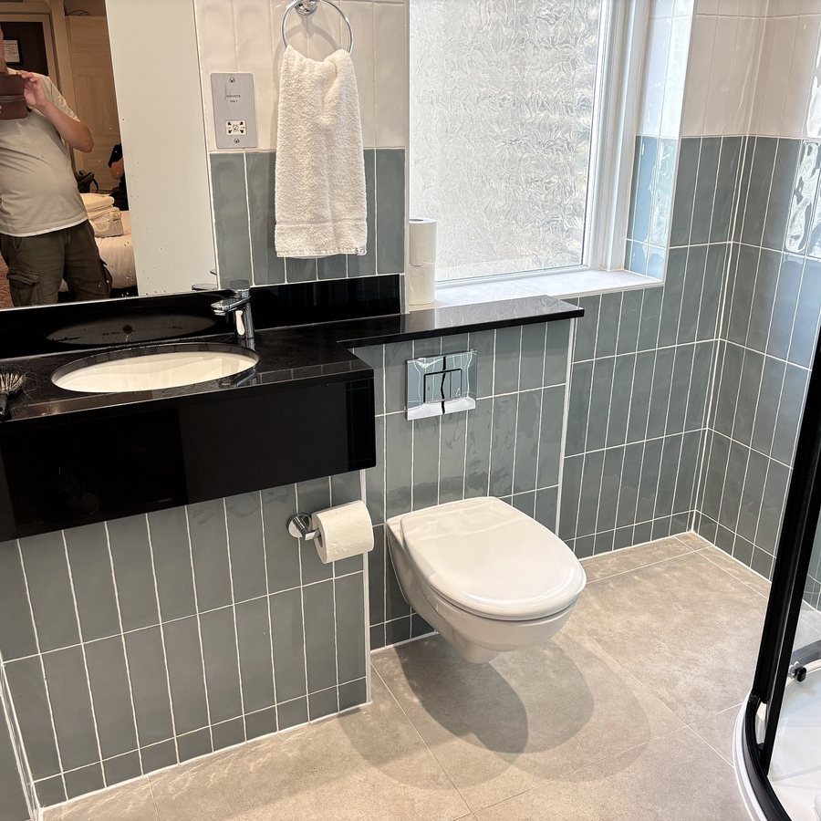 The Blandford Hotel London England — Bathroom