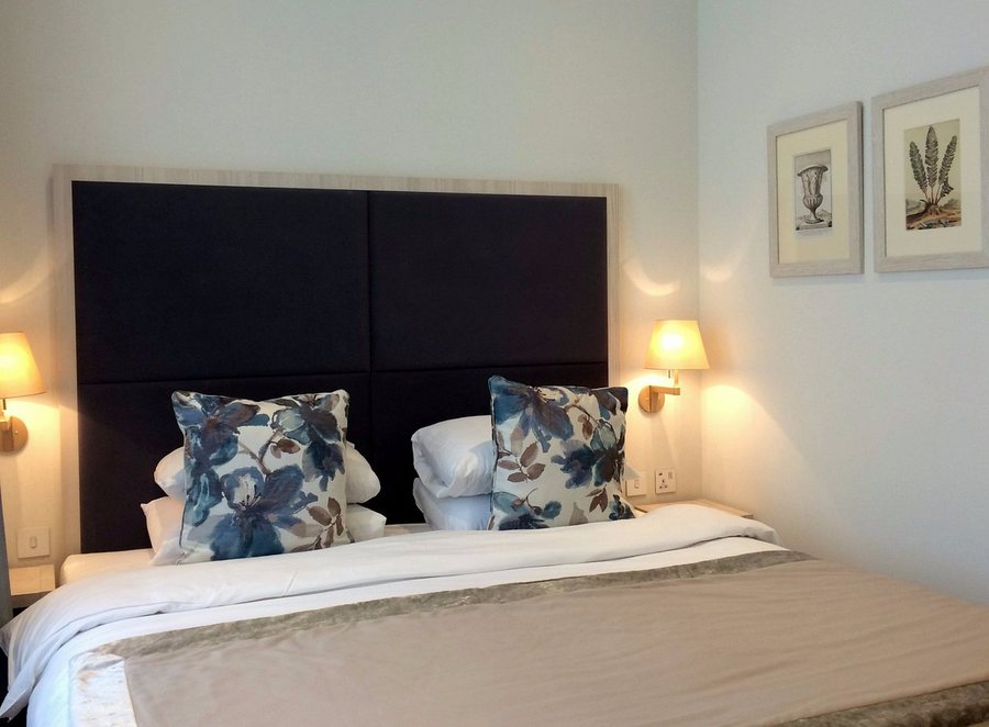 The Blandford Hotel London England — Guest room