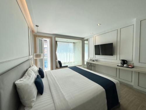 The Bloc Hotel Phuket — Guest room