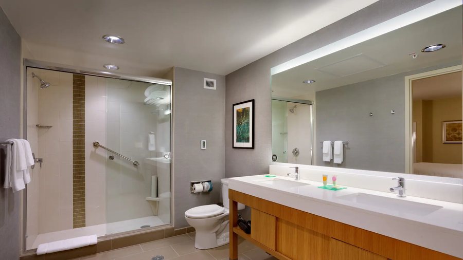 The Blue Church Lodge Townhouses — Bathroom