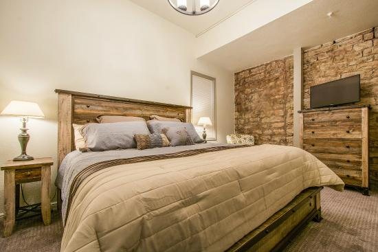 The Blue Church Lodge Townhouses — Guest room