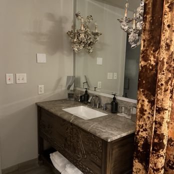 The Bohemian Hotel Savannah Riverfront Autograph Collection — Bathroom