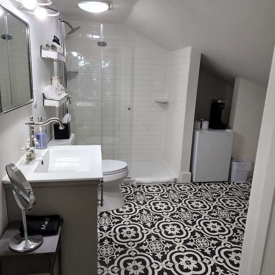 The Bond 1835 — Bathroom