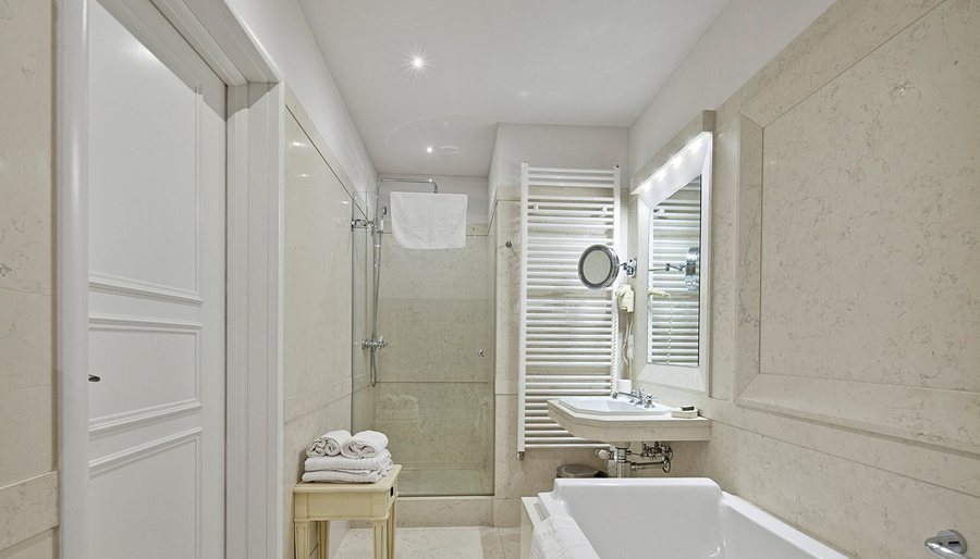 The Bonerowski Palace — Bathroom
