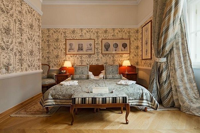 The Bonerowski Palace — Guest room