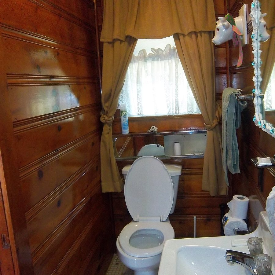 The Bradstan Boutique Hotel — Bathroom