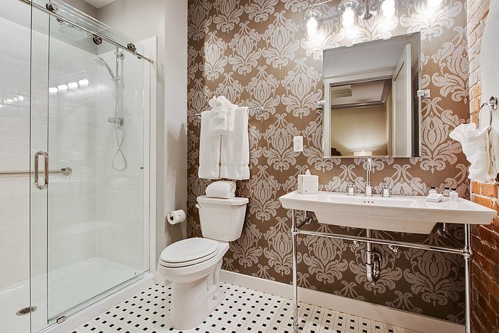 The Brakeman Hotel — Bathroom
