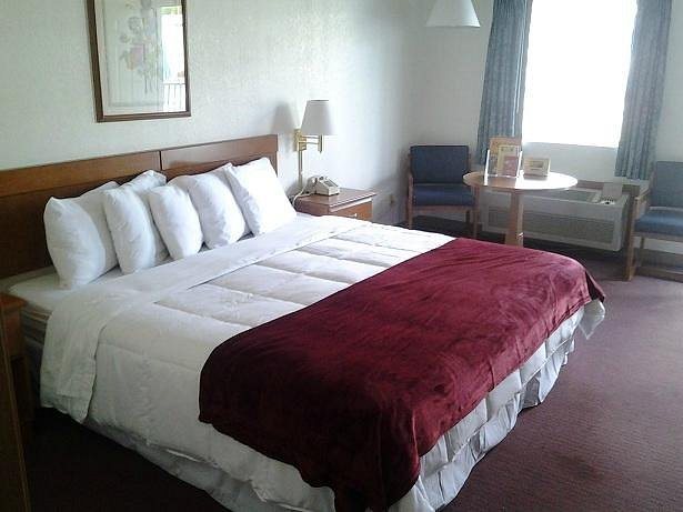 The Branson Plantation Inn — Guest room