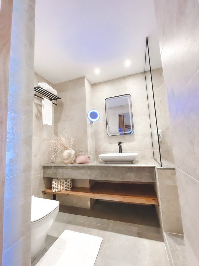 The Breakers Hotel — Bathroom