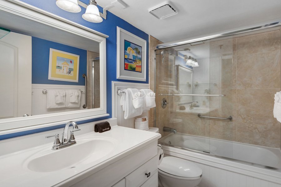 The Breakers of Fort Walton Beach — Bathroom