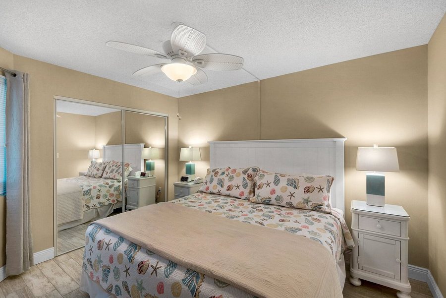 The Breakers of Fort Walton Beach — Guest room