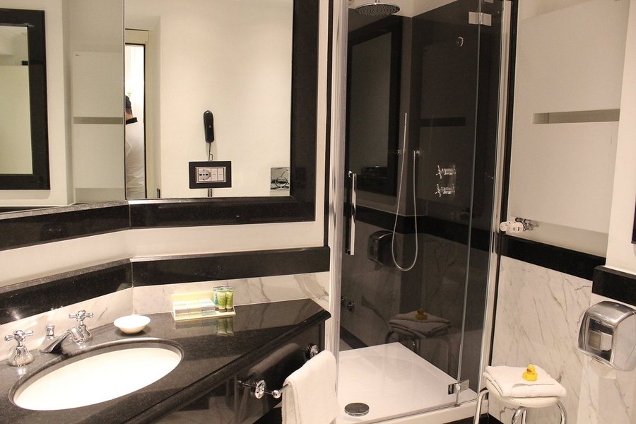 The Britannia Hotel — Bathroom