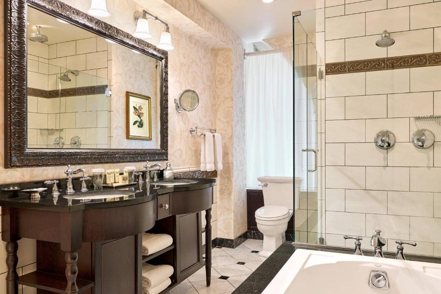 The Brown Palace Hotel and Spa Autograph Collection — Bathroom