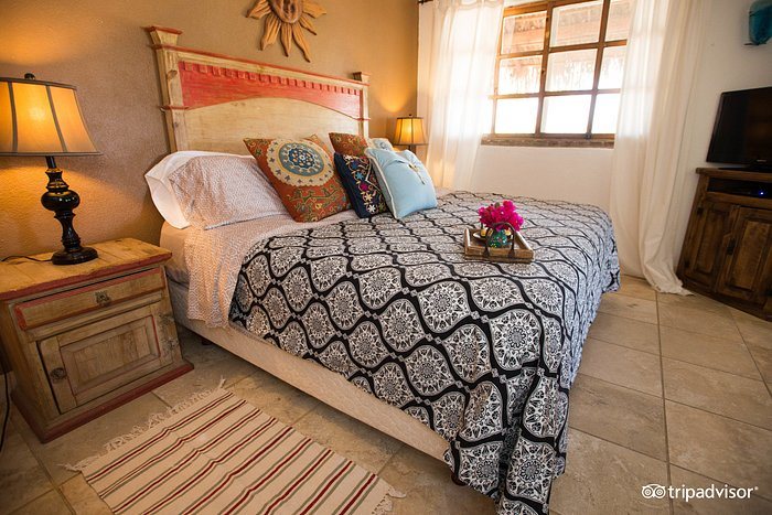 The Bungalows Hotel — Guest room