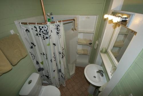The Burgundy Bed and Breakfast — Bathroom