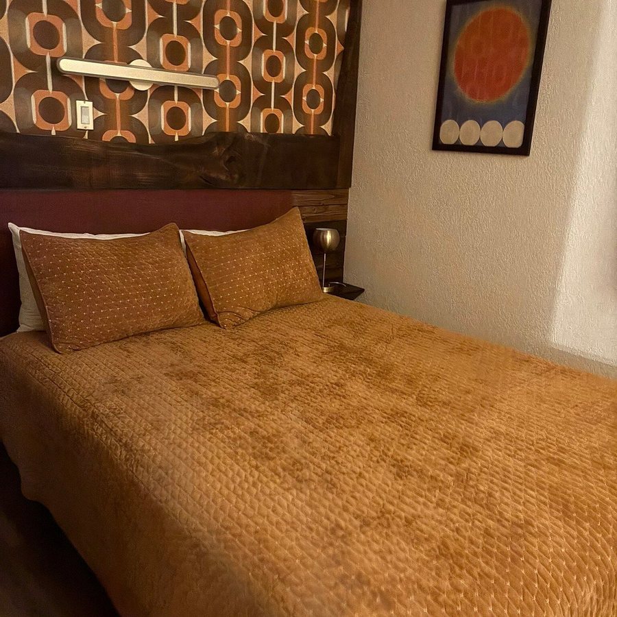 The Burgundy — Guest room