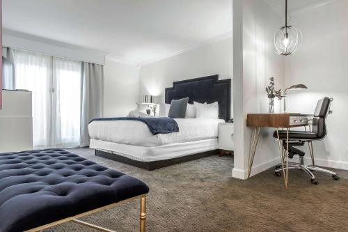 The Burgundy Hotel Tapestry Collection by Hilton — Guest room