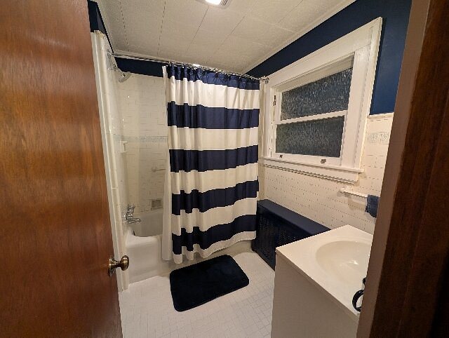 The Butler House Bed Breakfast — Bathroom