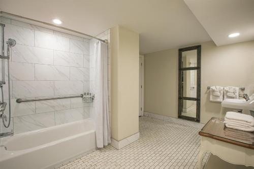 The Cabana Inn — Bathroom