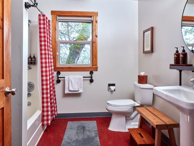 The Cabins at Country Road — Bathroom