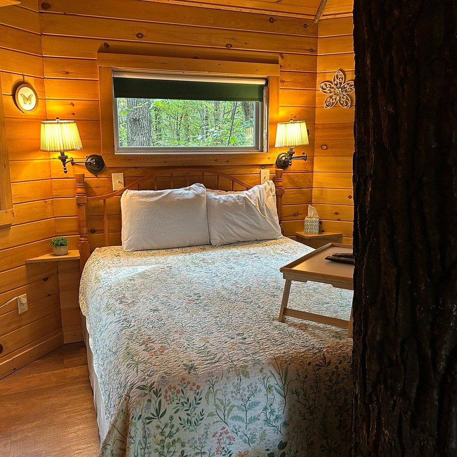 The Cabins at Country Road — Guest room