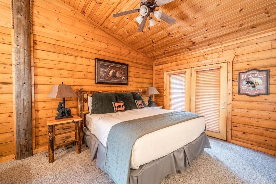 The Cabins at Grand Mountain — Guest room