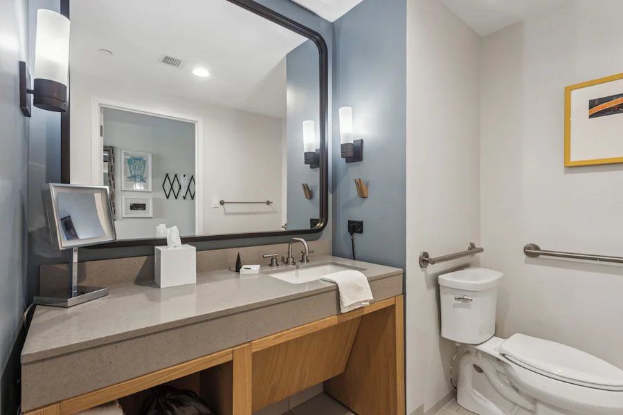 The Cabins At Gulf State Park — Bathroom
