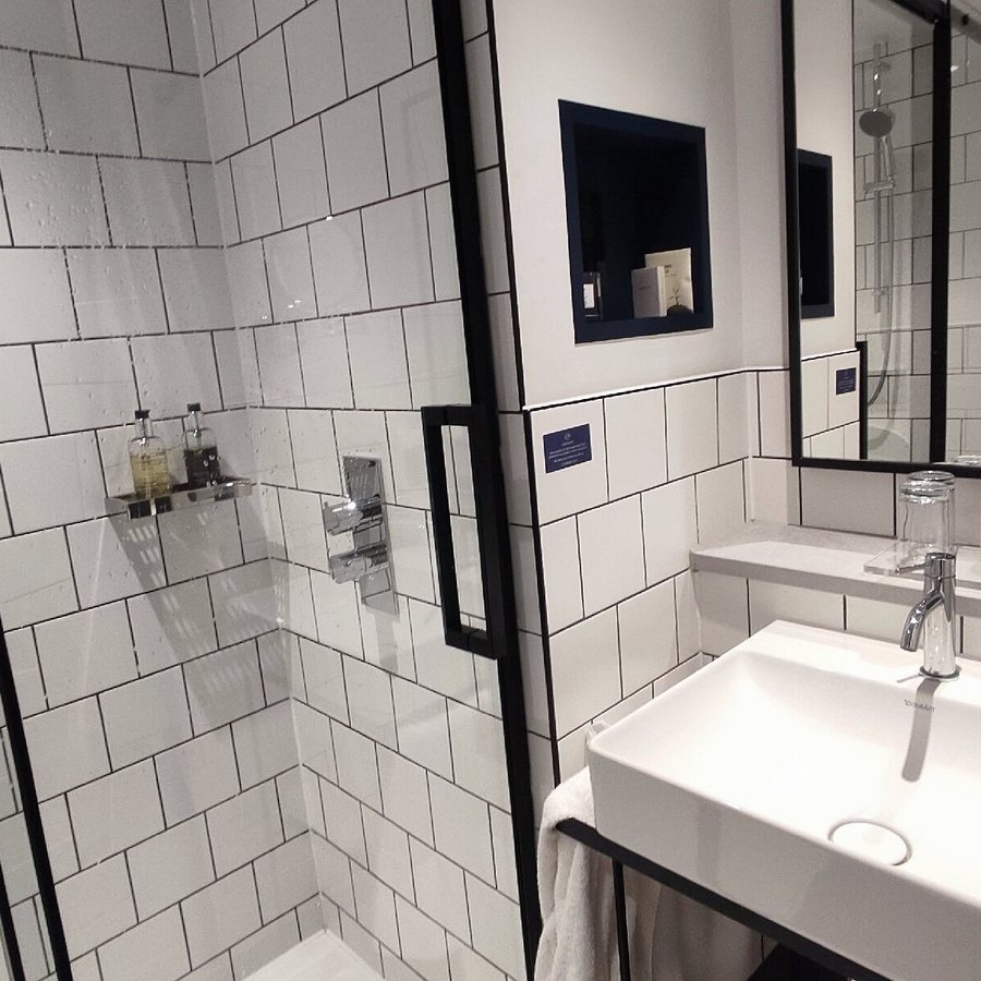 The Camden Town Hotel — Bathroom