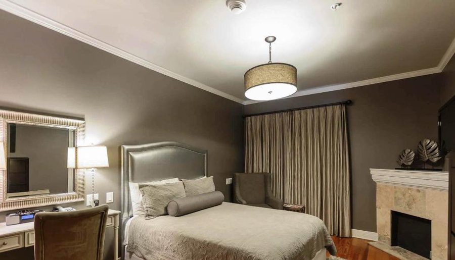 The Campbell Hotel — Guest room