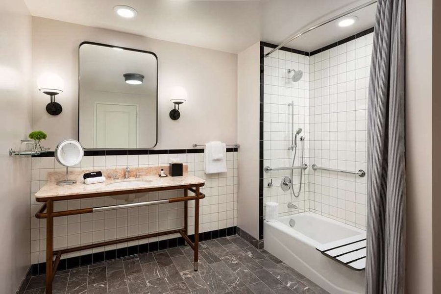 The Candler Hotel Atlanta Curio Collection by Hilton Atlanta Georgia — Bathroom