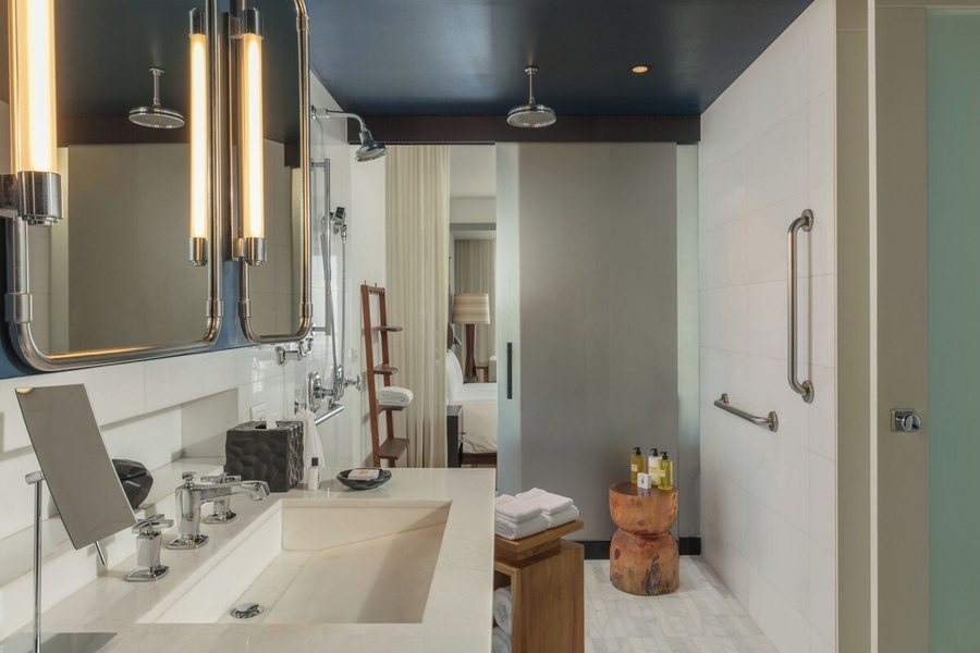 The Cape A Thompson Hotel By Hyatt — Bathroom