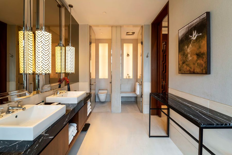 The Capitol Kempinski Hotel Singapore — Bathroom