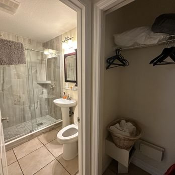 The Capri at Siesta — Bathroom