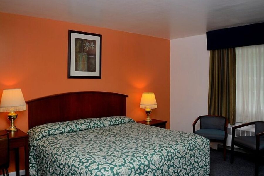 The Cardinal Inn — Guest room