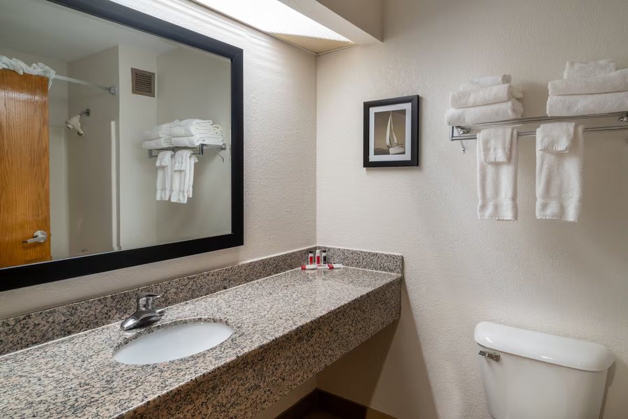 The Cardinal Inn — Bathroom