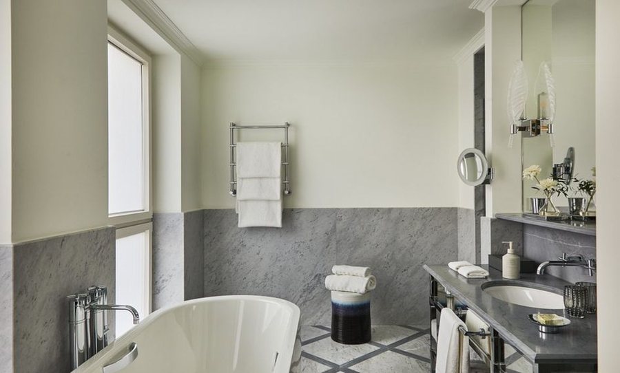 The Carlton a Rocco Forte hotel — Bathroom