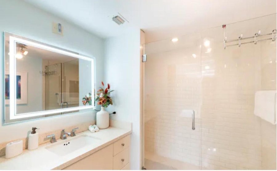The Carlyle Miami Beach Florida — Bathroom