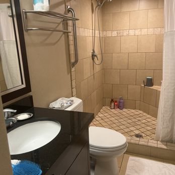 The Carriage House Las Vegas Nevada — Bathroom