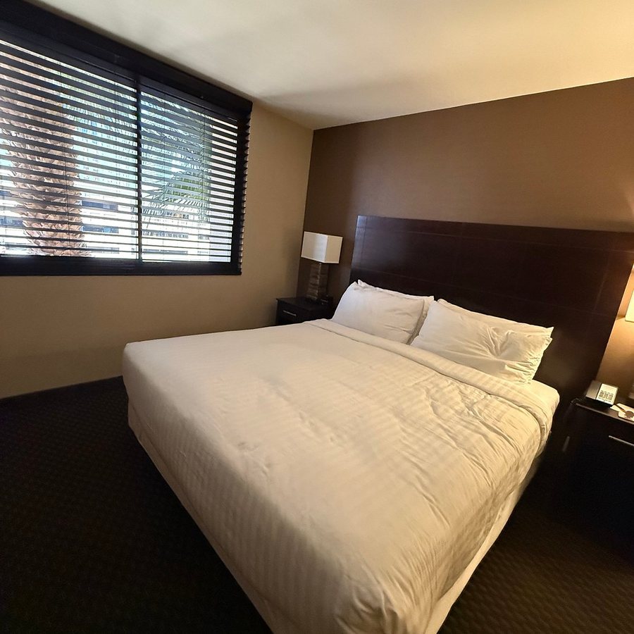 The Carriage House Las Vegas Nevada — Guest room
