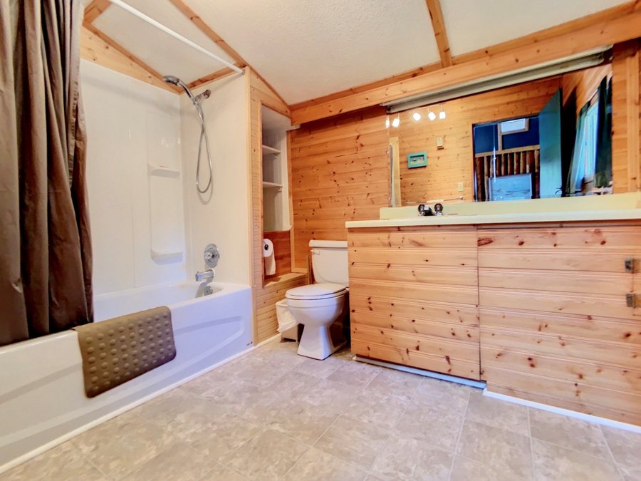 The Carter House Bed and Breakfast — Bathroom