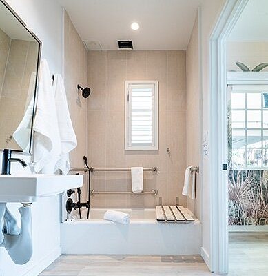 The Casablanca on the Ocean Hotel Miami Beach Florida — Bathroom