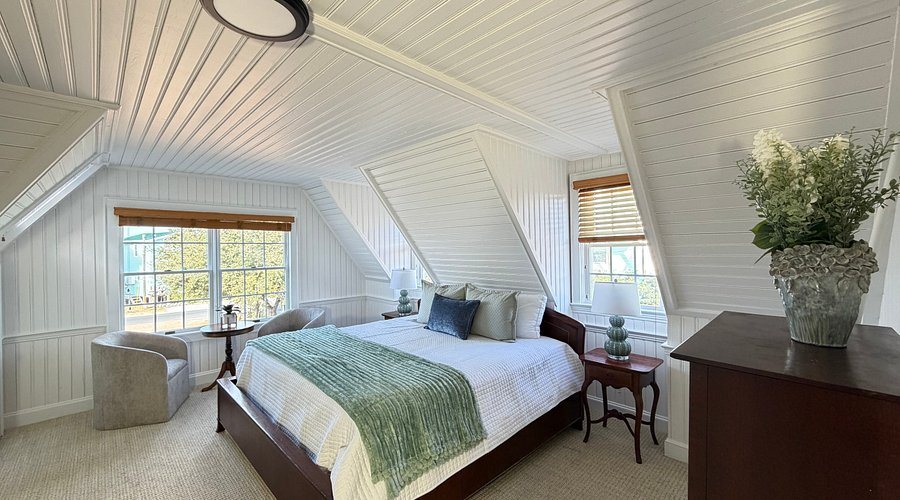 The Castle Inn at Silver Lake — Guest room