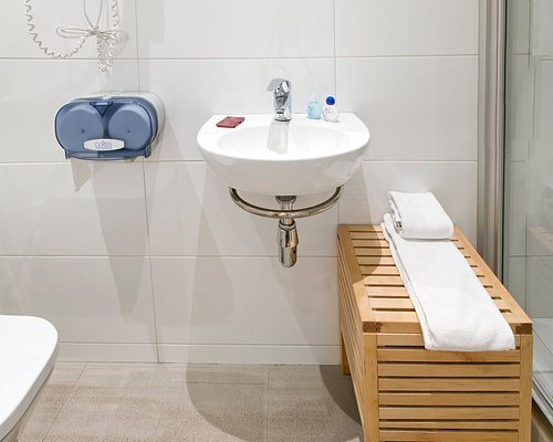 The Central House Barcelona Gracia Barcelona Catalonia — Bathroom